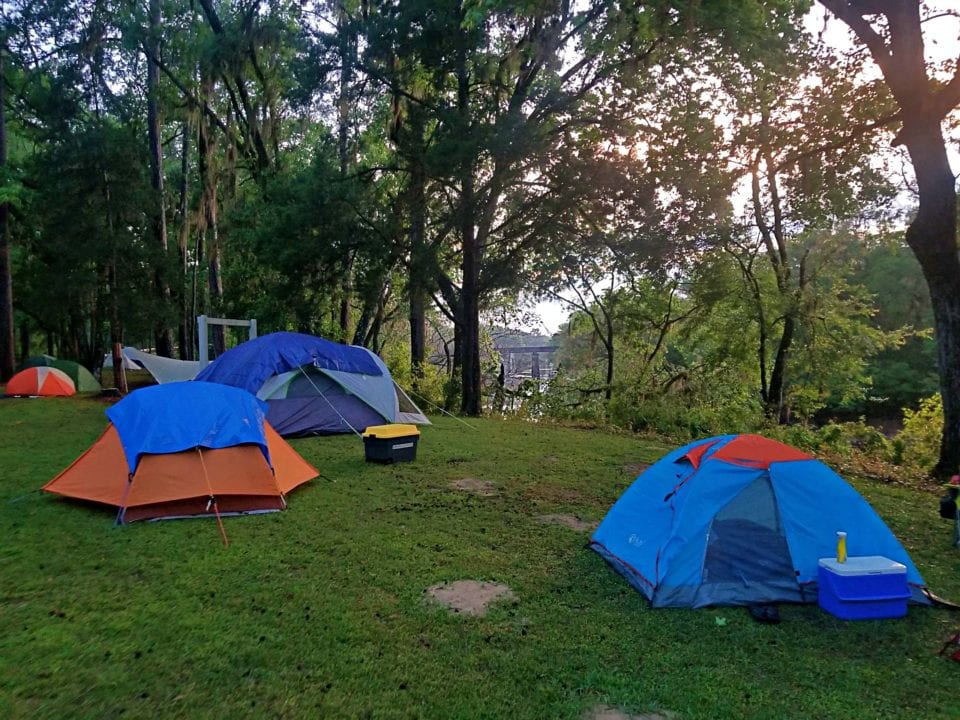 Camping river. Парк-кемпинг «Орбита». Риверсайд Кэмп база отдыха. Camp Riverside Калужская область передел. Environmental Camping picture.