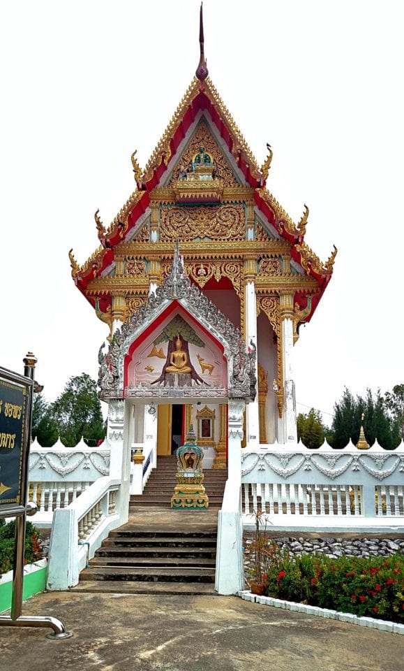 This Wat Hup Ta Khrot looks very Chinese