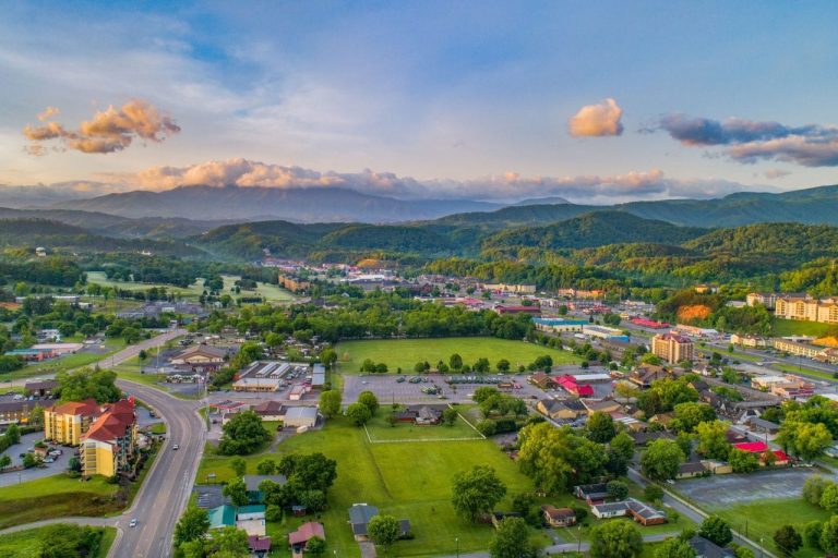 An Adventurous Romantic Getaway to Sevierville - Gateway to the Great Smoky Mountains