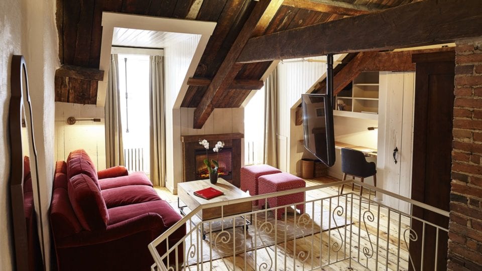 Suite Living Room Auberge Saint-Antoine (photo courtesy of Auberge Saint-Antoine)