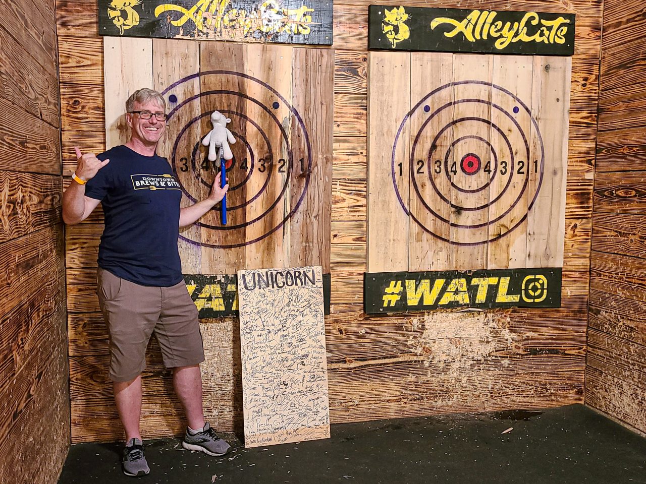 Alley Cats Axe Throwing