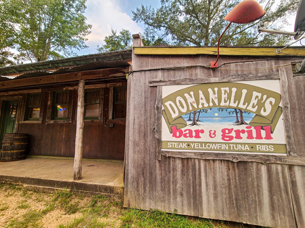 Donanelle's-bar and grill