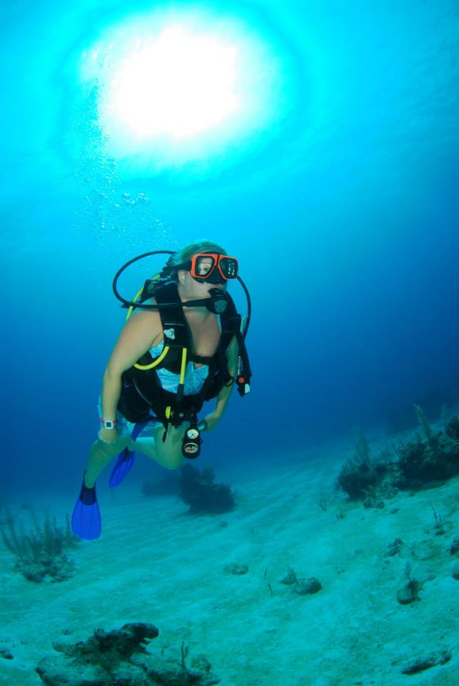 Jenn learning Nassau Bahamas diving