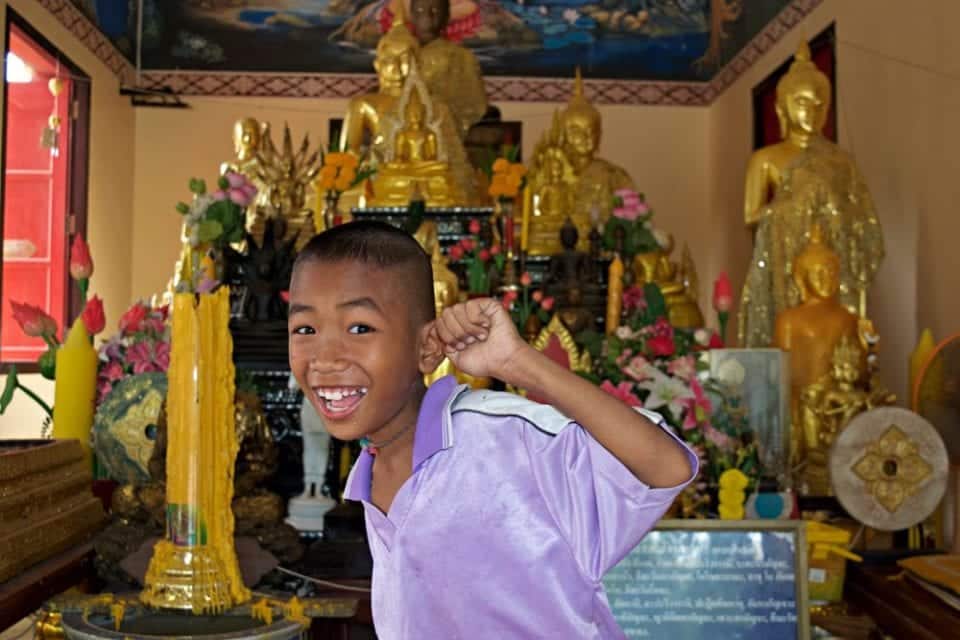 We found this kid playing at Khao Tao temple before we started to our ride.