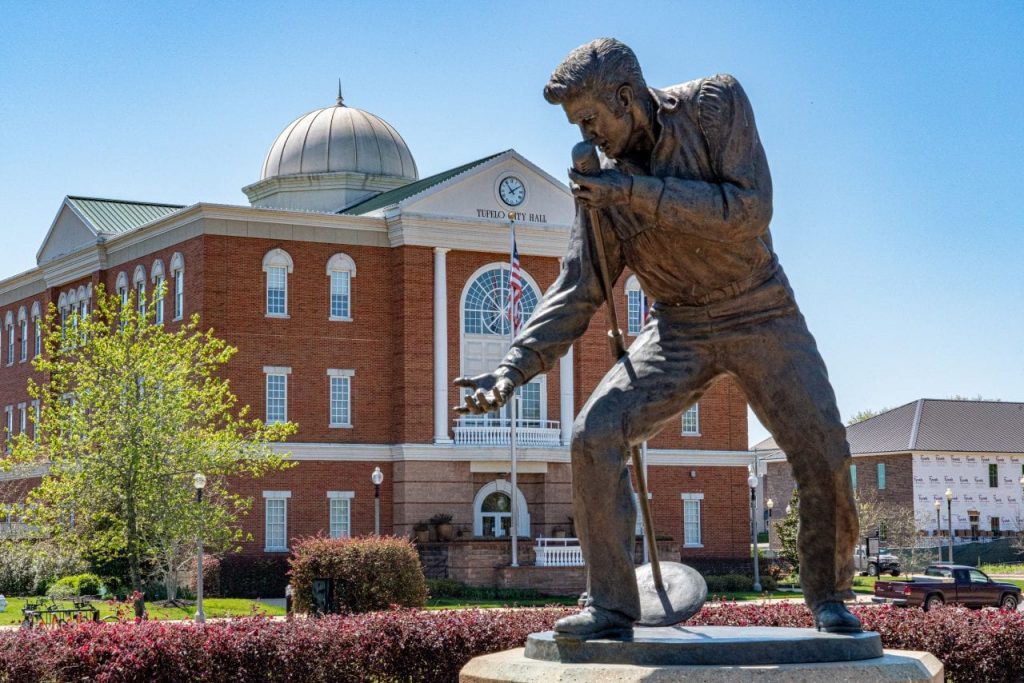 Elvis statue in Tupelo Ms.