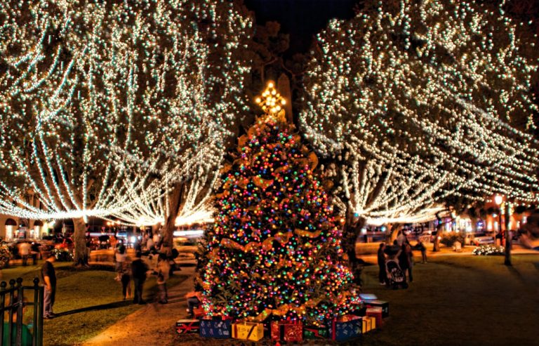 6 Romantic Ways to Enjoy the St Augustine Nights of Lights